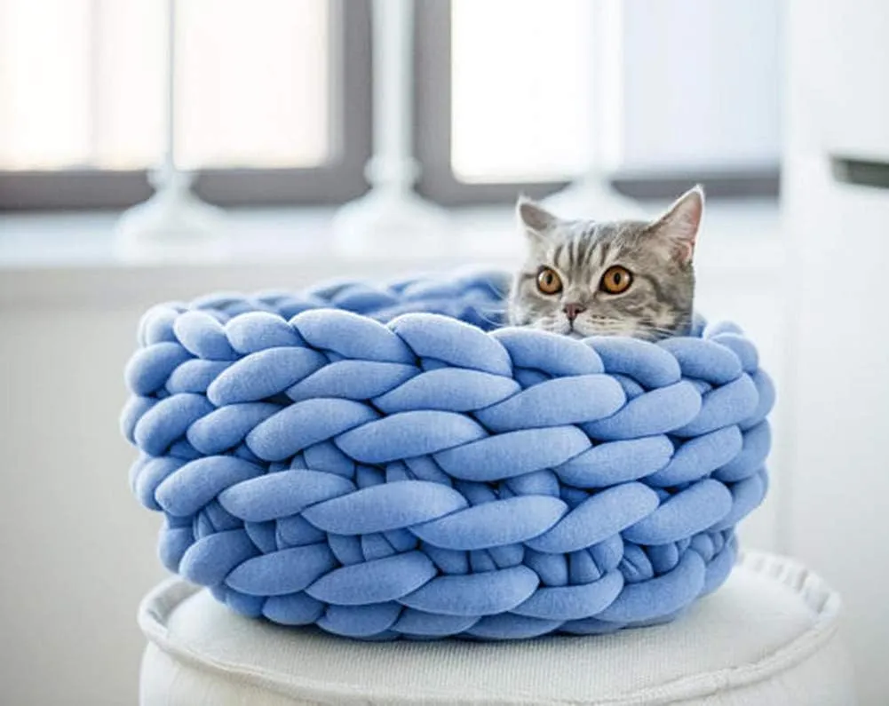 Chunky Wool Yarn 65yds Super Soft 2.2LBS Washable Super Bulky Giant for Extreme Arm Knitting DIY Throw Sofa Blanket Pillow Pet Bed and Fence (1kg, Blue)