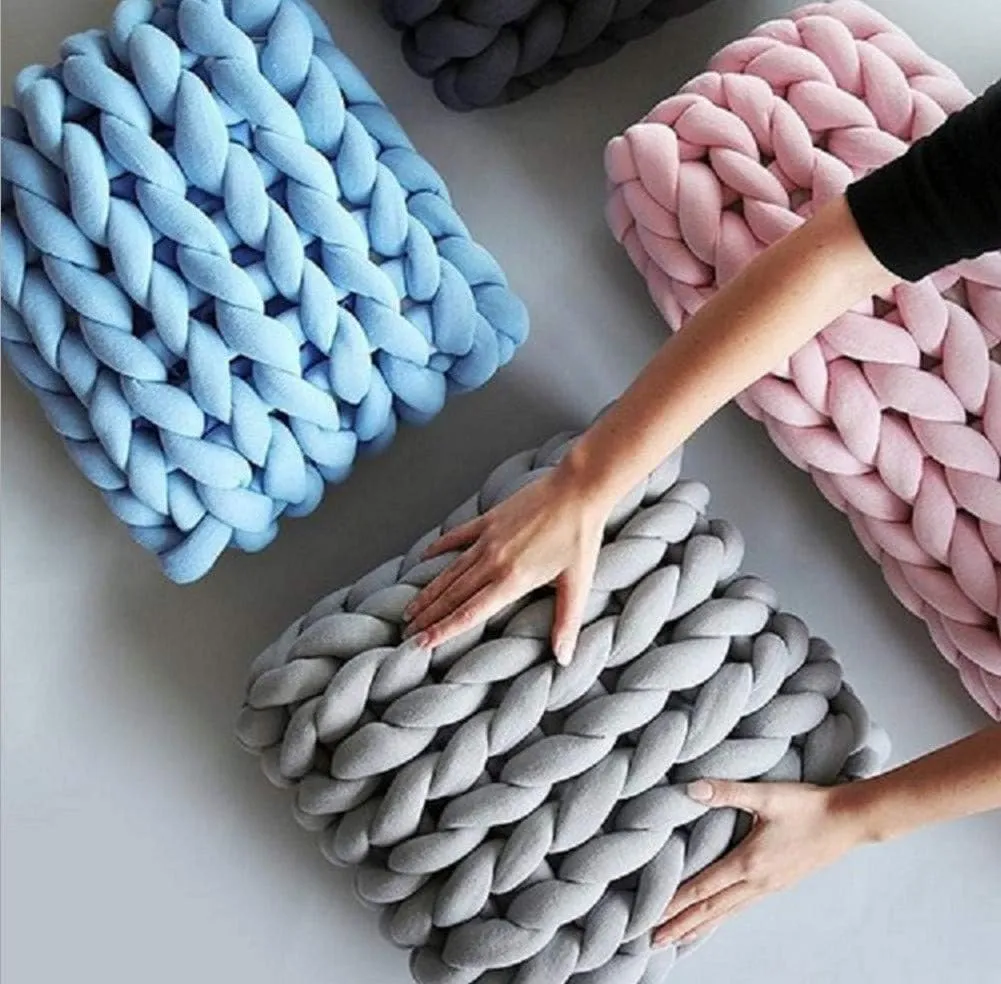 Chunky Wool Yarn 65yds Super Soft 2.2LBS Washable Super Bulky Giant for Extreme Arm Knitting DIY Throw Sofa Blanket Pillow Pet Bed and Fence (1kg, Blue)