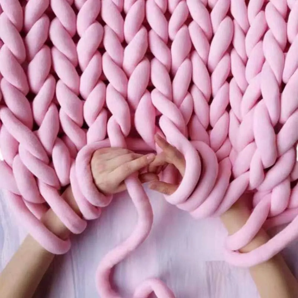 Chunky Yarn Chunky Wool Yarn 65yds Super Soft 2.2LBS Washable Super Bulky Giant Wool Yarn for Extreme Arm Knitting DIY Throw Sofa Bed Blanket Pillow Pet Bed and Bed Fence (1kg (2.2lbs), Pink)