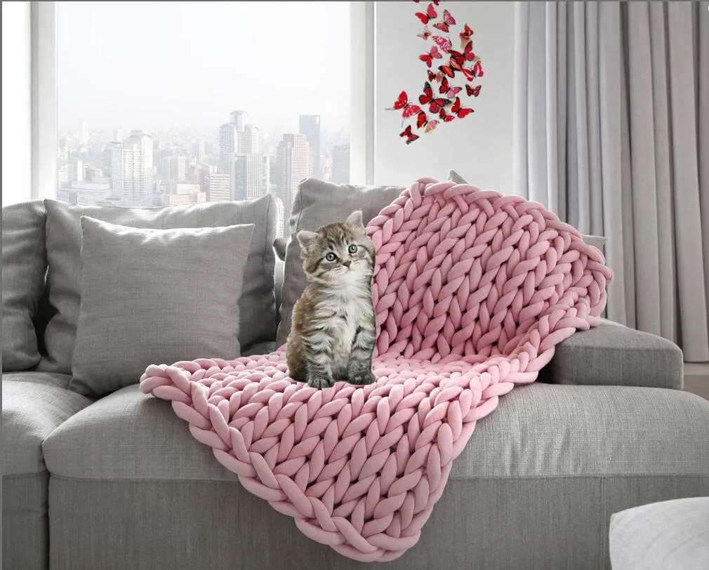 Chunky Yarn Chunky Wool Yarn 65yds Super Soft 2.2LBS Washable Super Bulky Giant Wool Yarn for Extreme Arm Knitting DIY Throw Sofa Bed Blanket Pillow Pet Bed and Bed Fence (1kg (2.2lbs), Pink)