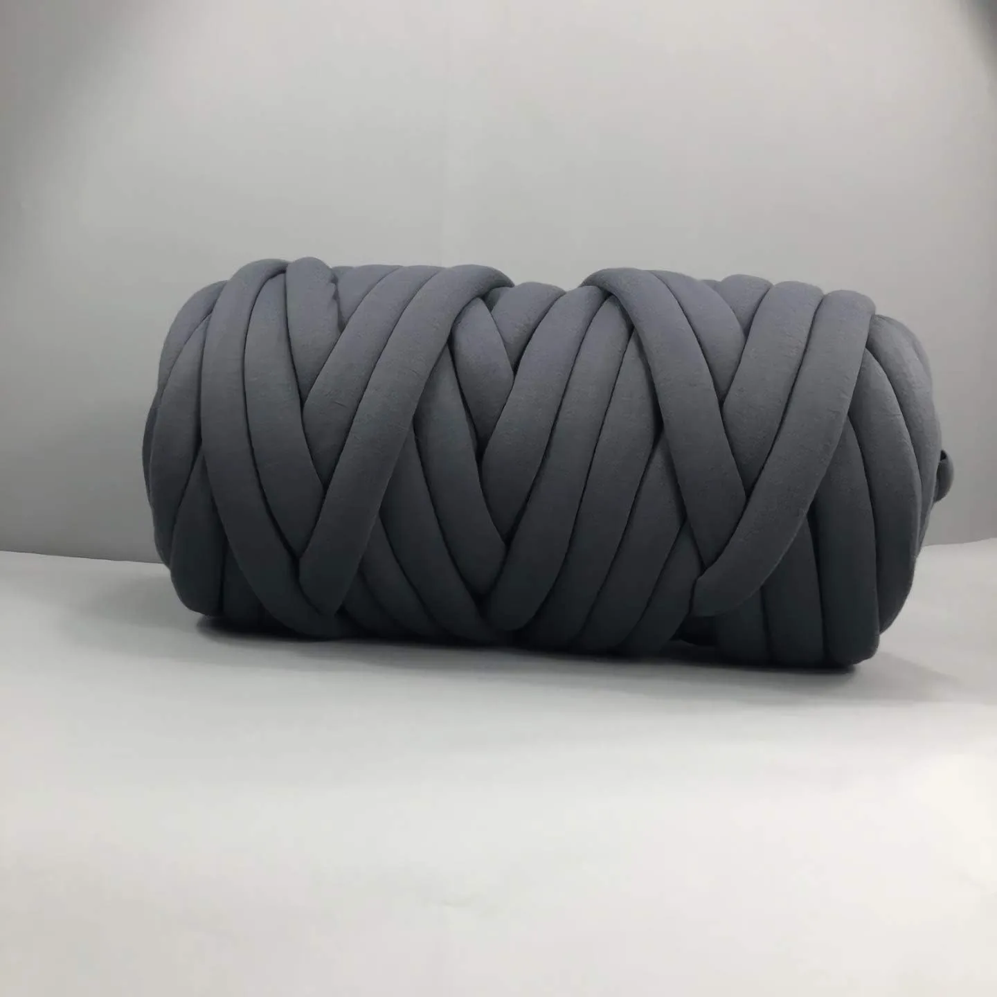 Chunky Yarn Giant Wool 2.2LBS Super Soft Washable Arm Extreme Bulky for Knitting DIY Throw Sofa Bed Blanket Pillow Pet and Fence (1kg (2.2lbs), Dark grey)